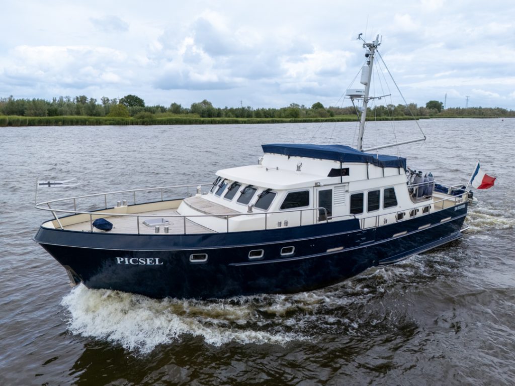 Altena Blue Water Trawler 48