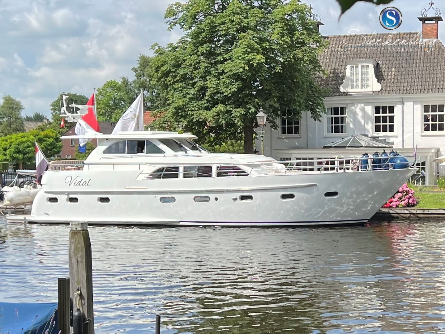Van_der_Valk_Continental_15.50_FR